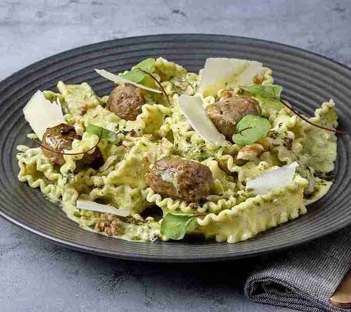 Massa com Pesto de Noz e Almôndegas Vegan